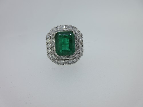 Lot 266 - An impressive emerald and diamond cluster ring set in 18ct white gold