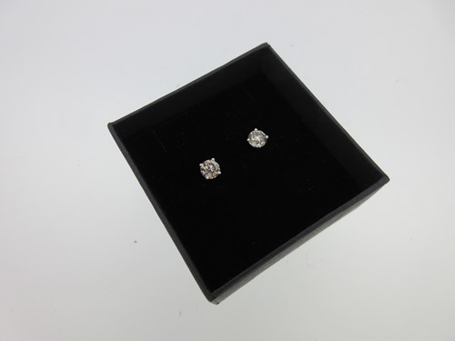 Lot 169 - A pair of single stone diamond earstuds