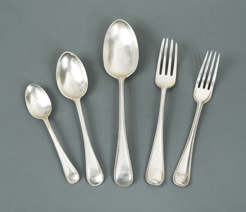 Lot 425 - A 43 piece set of Victorian silver flatware