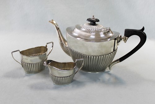 Lot 447 - A George V silver teapot, with accompanying milk jug and sugar bowl
