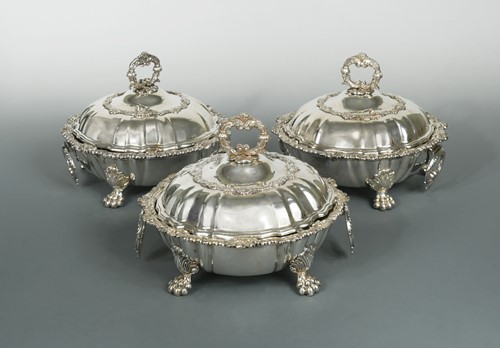 Lot 409 - A set of three George IV silver entrée dishes with accompaniments