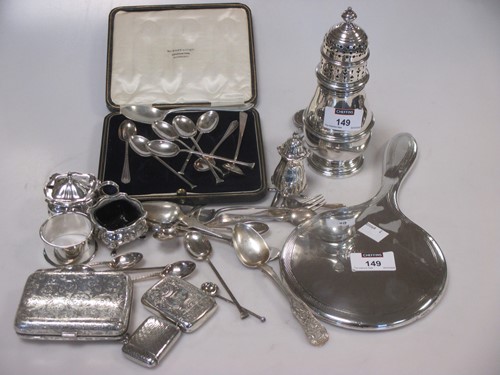 Lot 149 - A collection of silverware
