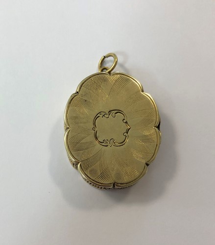 Lot 330 - A Victorian silver gilt vinaigrette pendant by Nathaniel Mills