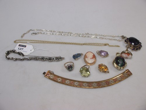 Lot 127 - A collection of gold and silver jewellery