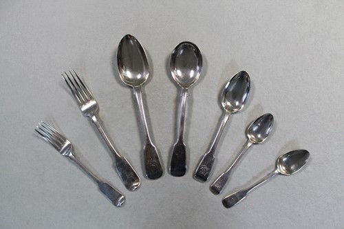 Lot 413 - A 32 piece harlequin set of Victorian, Georgian and 20th century silver flatware