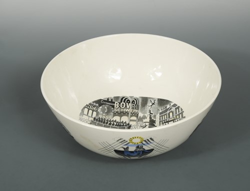 Lot 40 - Eric Ravilious for Wedgwood, a Boat Race bowl, 1938