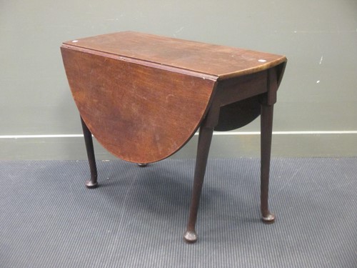 Lot 325 - A mahogany oval padfoot drop flap table