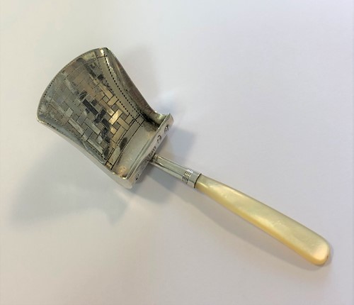 Lot 358 - A George III silver caddy spoon