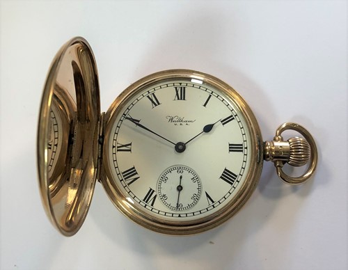 Lot 276 - Waltham - A George V 9ct gold full hunter pocket watch
