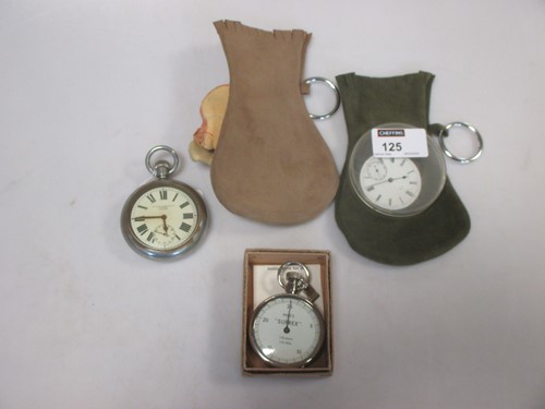 Lot 125 - A war issue pocket watch