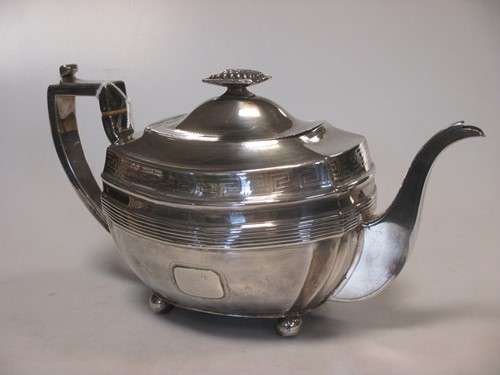 Lot 143 - A Regency silver teapot