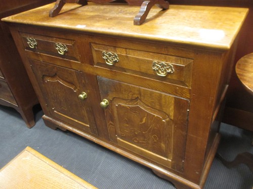 Lot 346 - An oak side cabinet, modern, 84 x 121 x 44cm