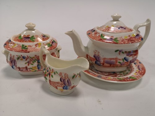 Lot 57 - A collection of English porcelain to include...