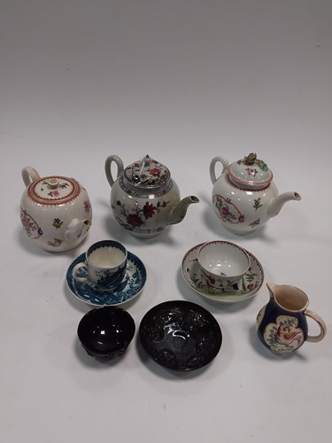 Lot 35 - A collection of English porcelain to include a...