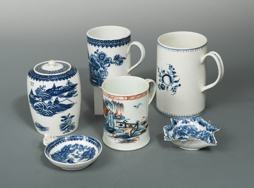 Lot 8 - A small Caughley blue and white tankard