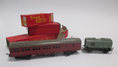 Lot 29 - A quantity of Hornby trains, a 4620 breakdown...