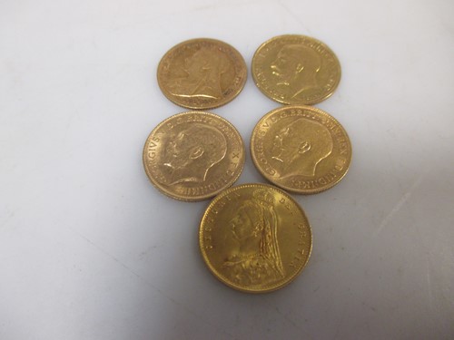 Lot 137 - Five gold half sovereigns, 1887, 1900, 1911,...