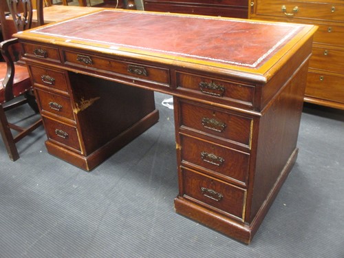 Lot 377 - An Edwardian twin pedestal desk, 136cm wide