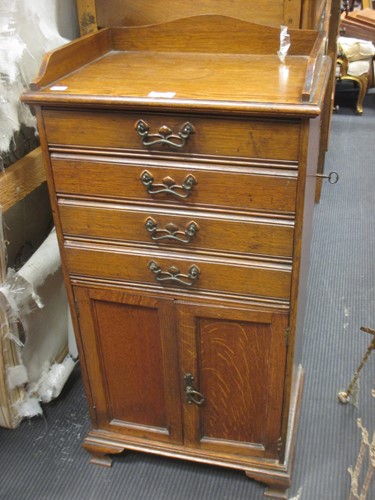 Lot 321 - An Edwardian oak music cabinet, 96 x 48 x 35cm