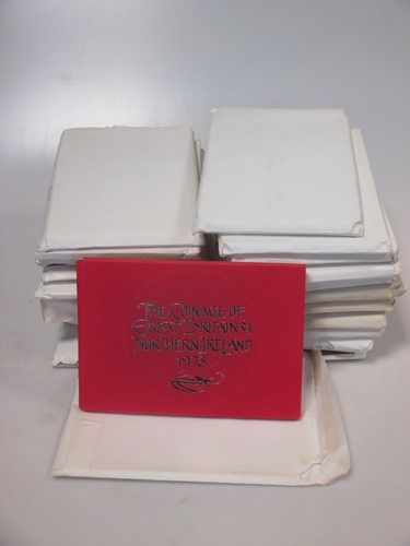 Lot 98 - 24 1970's coin set 'The Coinage of Great...