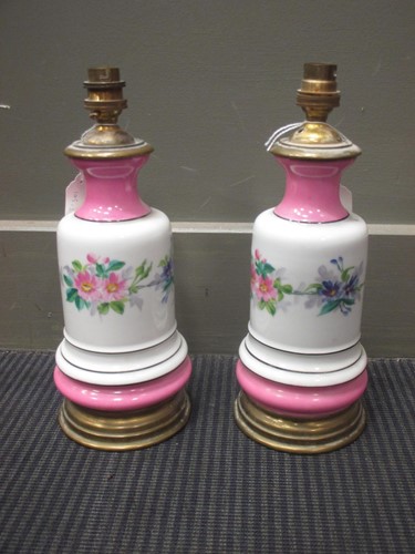 Lot 481 - A pair of china table lamps
