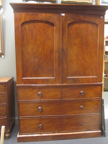 Lot 339 - A 19th century mahogany linen press 213 x 140...
