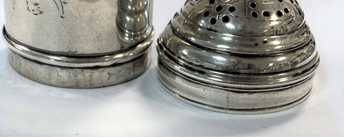 Lot 433 - A George I silver spice caster