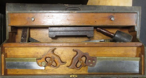 Lot 119 - A good collection of antique moulding planes...
