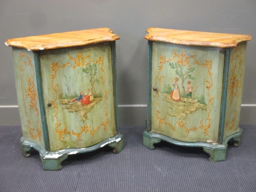 Lot 498 - A pair of painted cupboards, 66 x 59 x 32cm