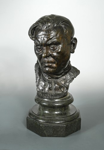 Lot 88 - Barney Seale, (British, 1896-1957), self portrait, bronze