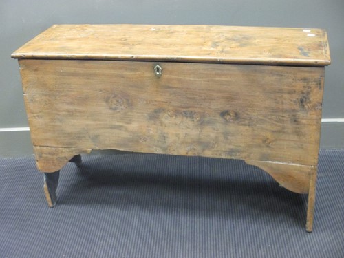 Lot 444 - An 18th century elm coffer 65 x 106.5 x 36cm