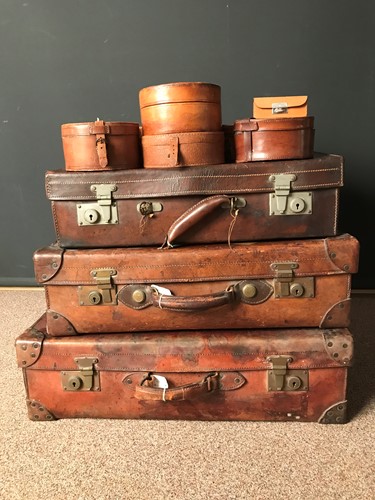 Lot 412 - A group of three early 20th Century leather suitcases