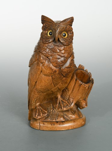 Lot 386 - A Black Forest owl tobacco box