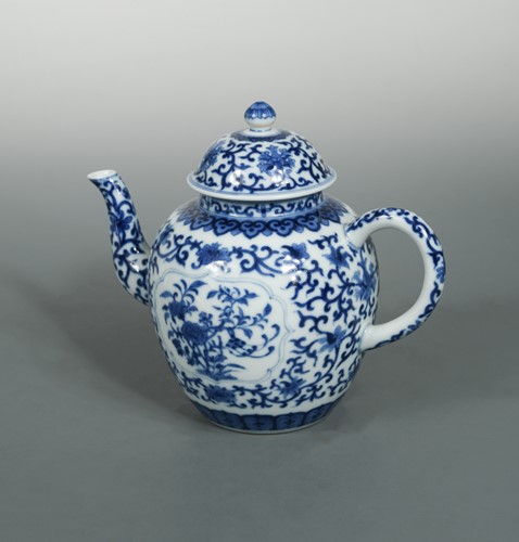 Lot 69 - A Chinese blue and white porcelain teapot and cover, Qianlong seal mark but later