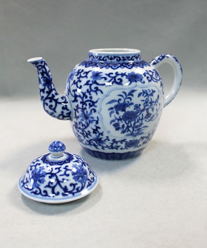 Lot 69 - A Chinese blue and white porcelain teapot and cover, Qianlong seal mark but later