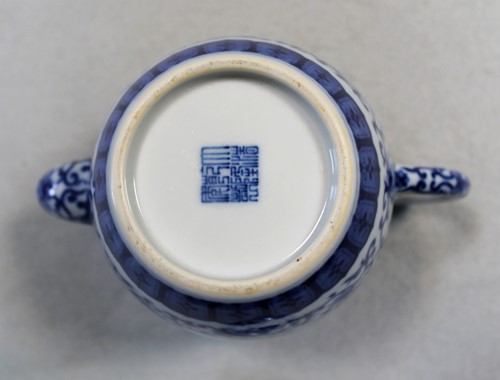 Lot 69 - A Chinese blue and white porcelain teapot and cover, Qianlong seal mark but later