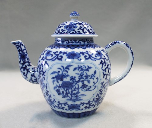 Lot 69 - A Chinese blue and white porcelain teapot and cover, Qianlong seal mark but later