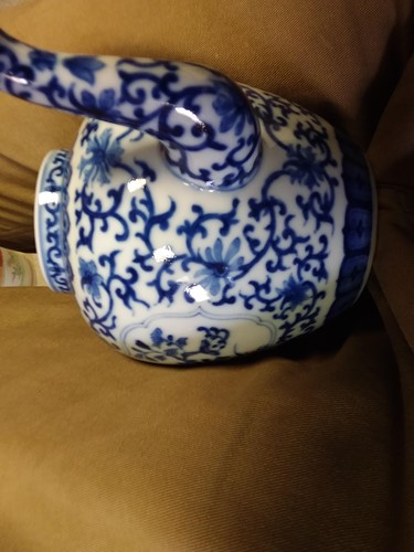 Lot 69 - A Chinese blue and white porcelain teapot and cover, Qianlong seal mark but later