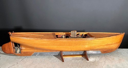 Lot 416 - A mid-20th century steam powered model launch