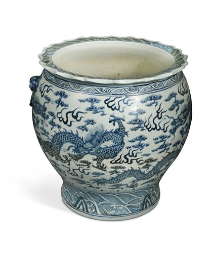 Lot 61 - A Chinese blue and white porcelain fish tank/jardiniere, Ming style