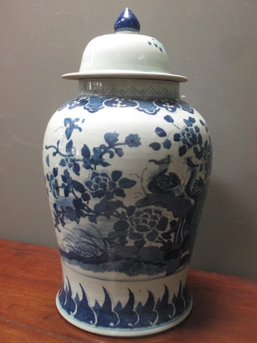Lot 56 - A Chinese blue and white porcelain large vase and cover, 20th century