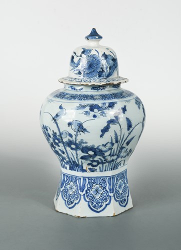 Lot 20 - An 18th century Delft blue and white hexagonal vase