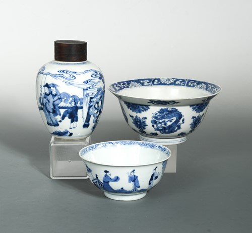 Lot 77 - A Chinese blue and white porcelain klapmuts bowl, Qing Dynasty, Kangxi period