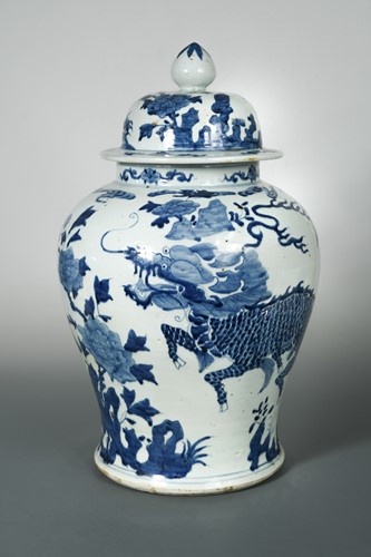 Lot 93 - A Chinese blue and white porcelain vase and cover, Qing Style