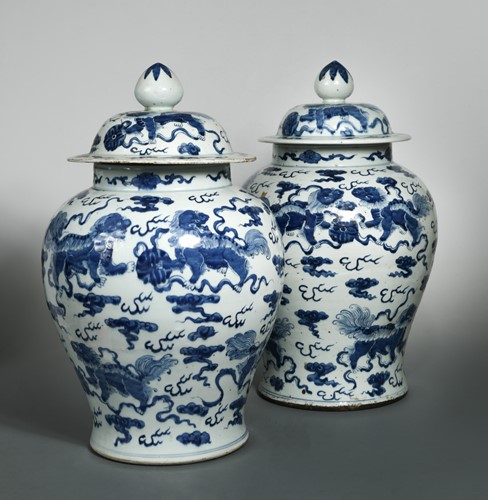 Lot 92 - A pair of Chinese blue and white porcelain vases and covers, Qing Dynasty style