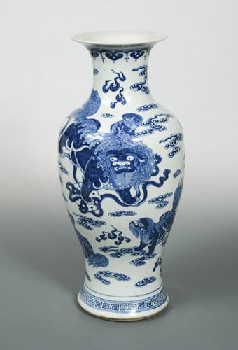 Lot 112 - A Chinese blue and white porcelain vase, late Qing Dynasty circa 1880