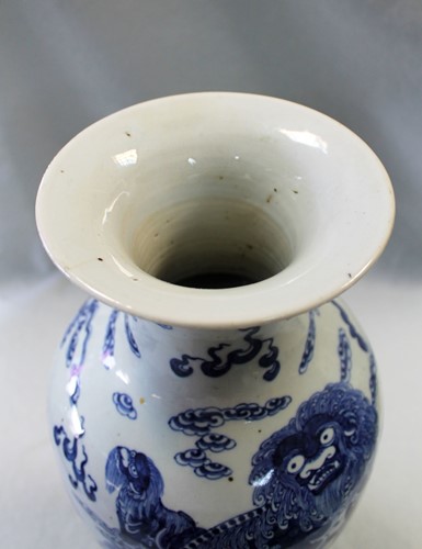 Lot 112 - A Chinese blue and white porcelain vase, late Qing Dynasty circa 1880
