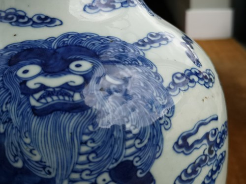 Lot 112 - A Chinese blue and white porcelain vase, late Qing Dynasty circa 1880
