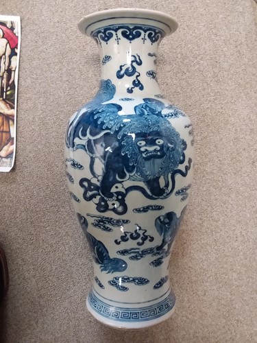 Lot 112 - A Chinese blue and white porcelain vase, late Qing Dynasty circa 1880