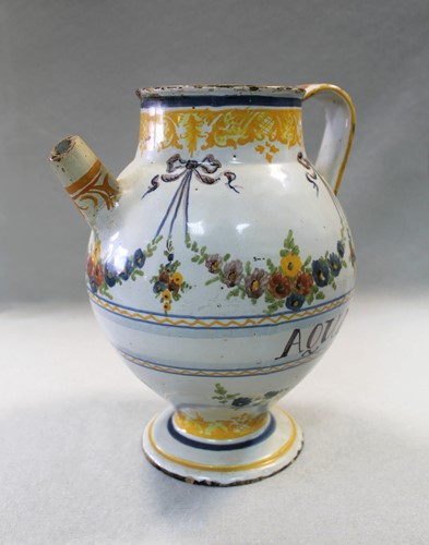 Lot 24 - An 18th century Savona Syrup jar